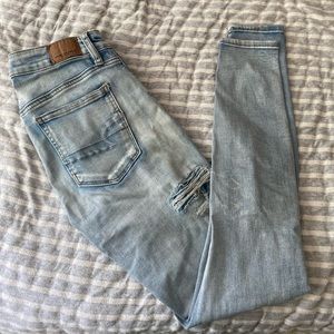 Light wash ripped American Eagle Jeans-Size2 regular with super stretch material